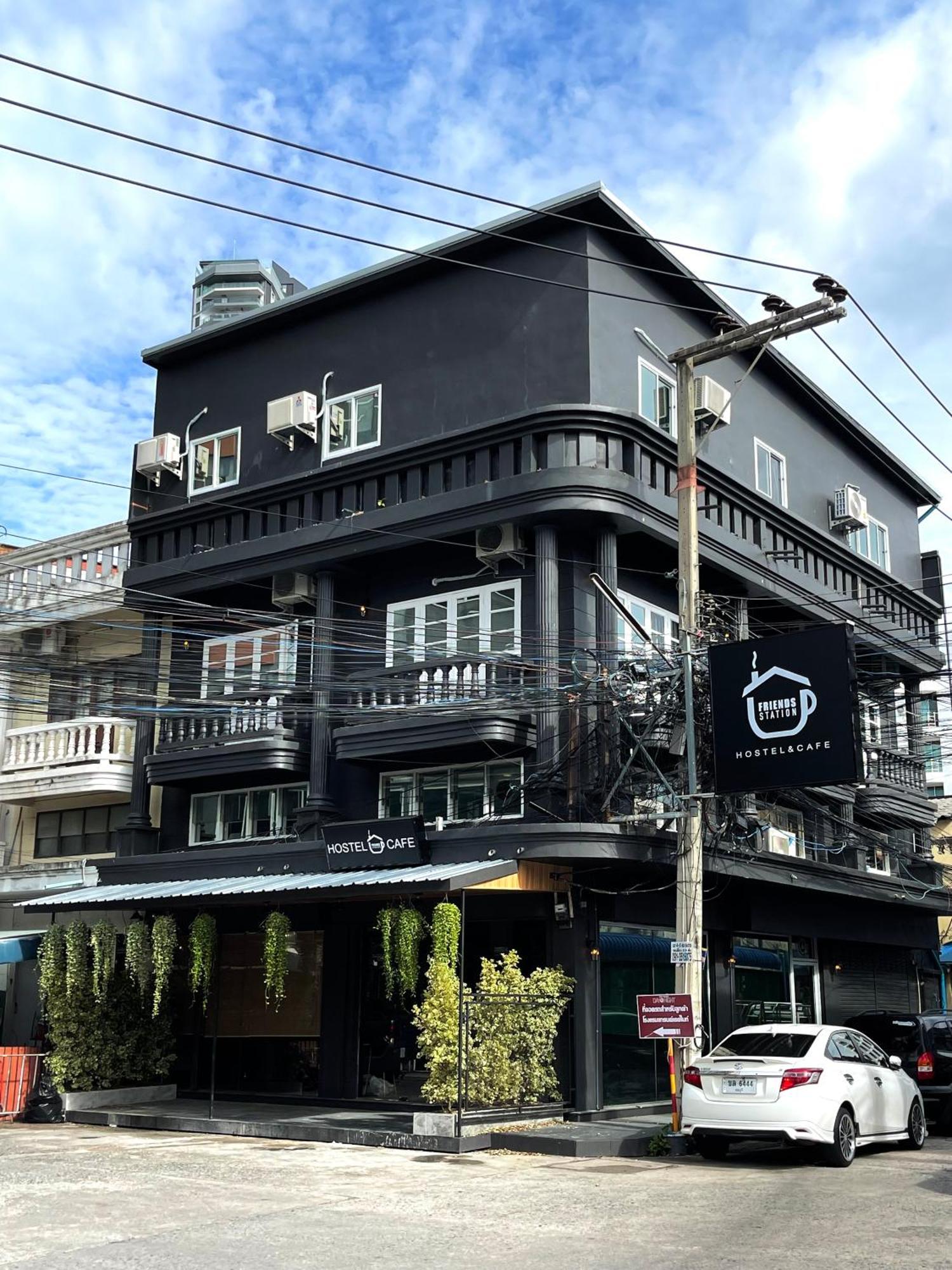 Friends Station Tukkom Hostel & Cafe Pattaya Exterior foto