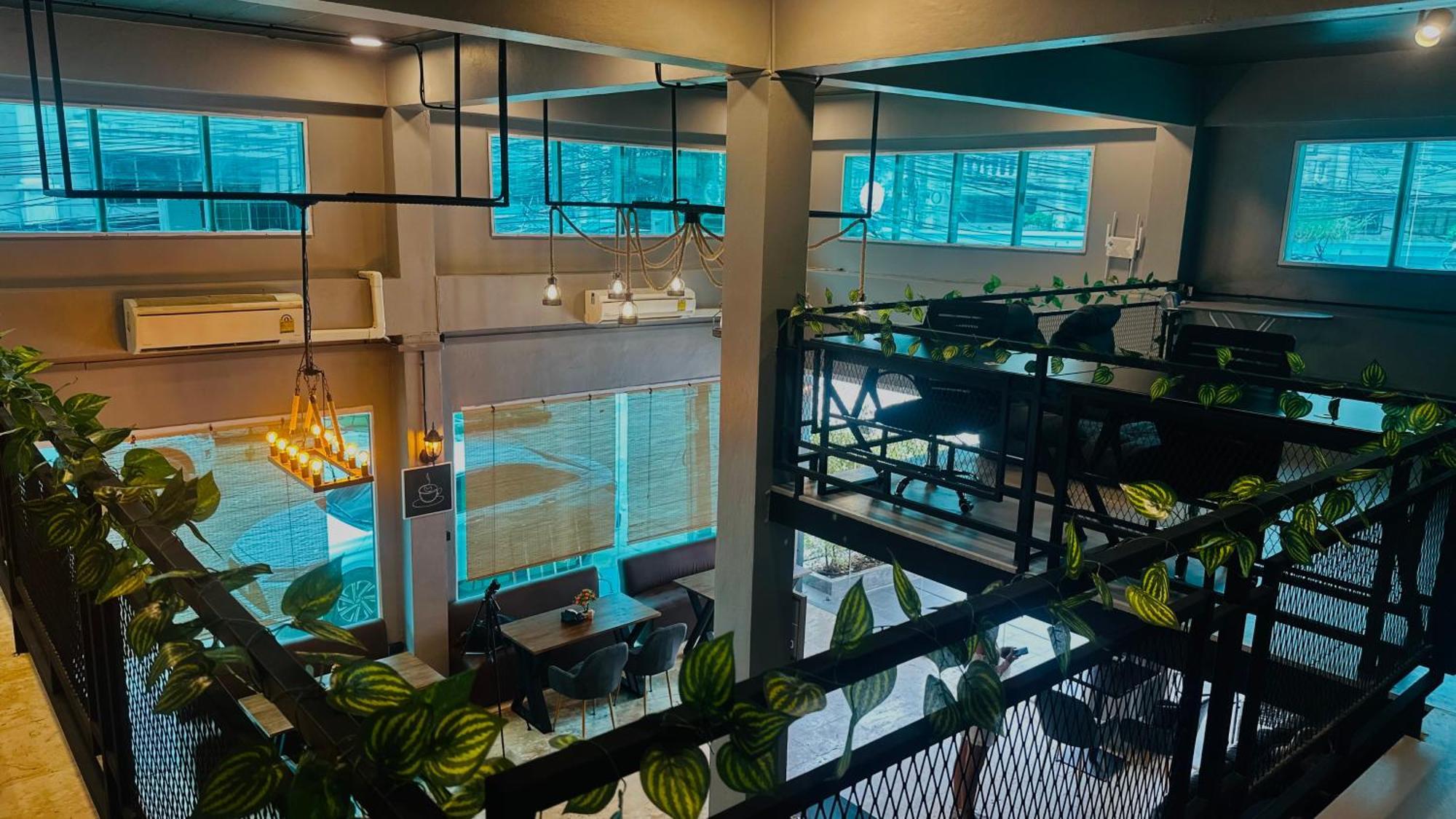 Friends Station Tukkom Hostel & Cafe Pattaya Exterior foto