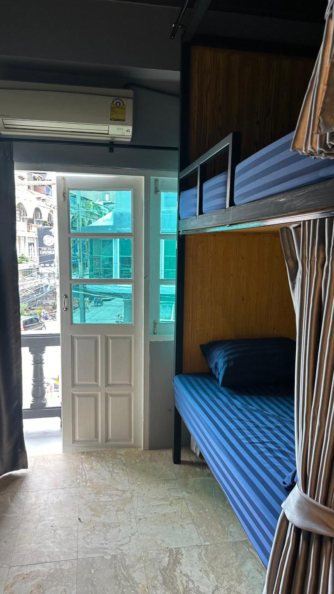 Friends Station Tukkom Hostel & Cafe Pattaya Exterior foto